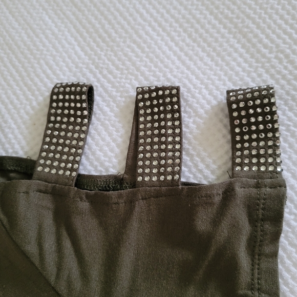 bebe Ivy Green💚 Top w/Cutout✂️ Sleeve Detail-NWT - Picture 10 of 14